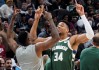 NBA凯尔特人加时争议三分绝杀雄鹿终结七连胜登顶引热议